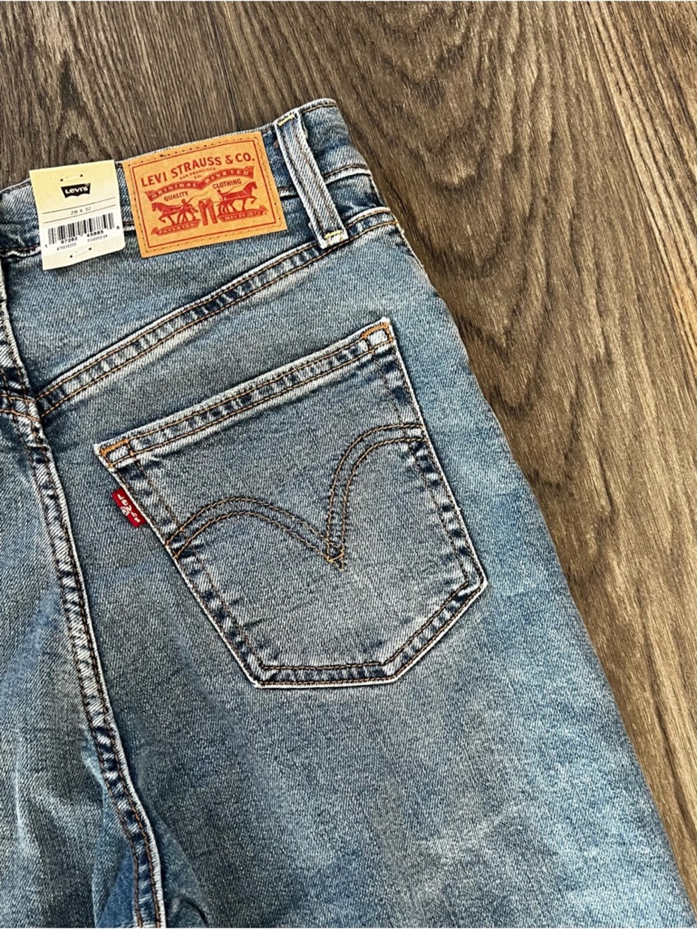 LEVI’S NWT Ribcage Bell Leg High Rise Denim Jeans Size 28 - Picture 7 of 13